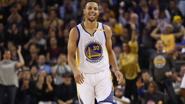 Watch: Curry drains 70-foot shot that doesn't count