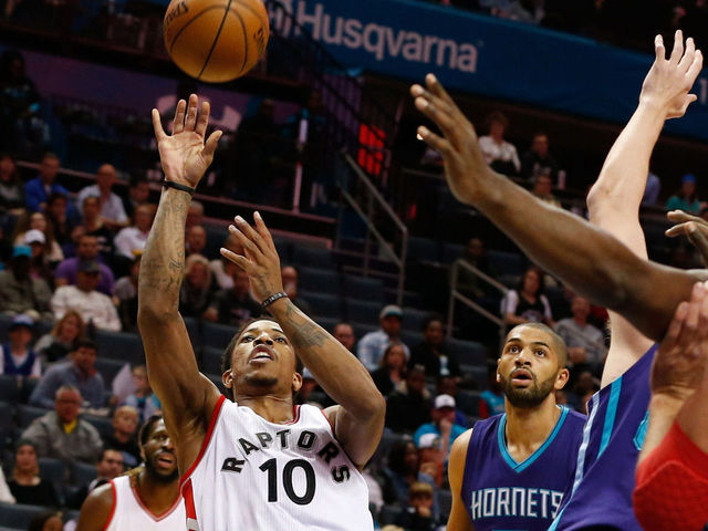 DeRozan continues Jordan-esque run, Raptors overcome Walker's Hornets