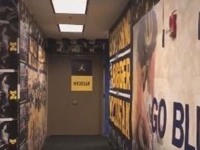 Michigan redecorates Iowa's pink visitors locker room