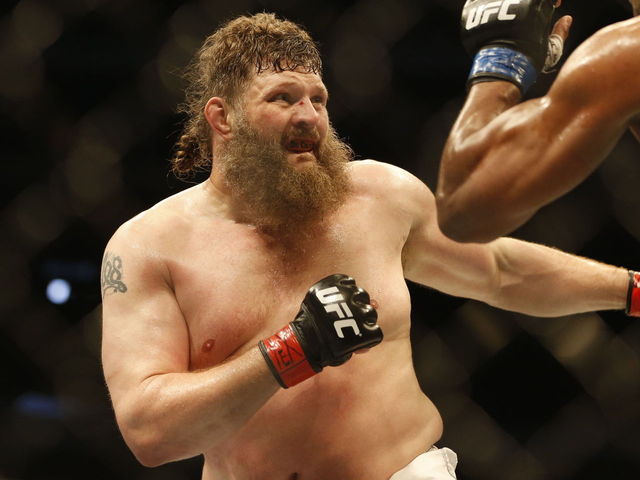 Nelson formally apologizes for kicking referee McCarthy