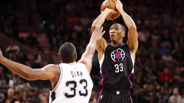 Clippers' Johnson to miss at least 2 more games with bruised heel