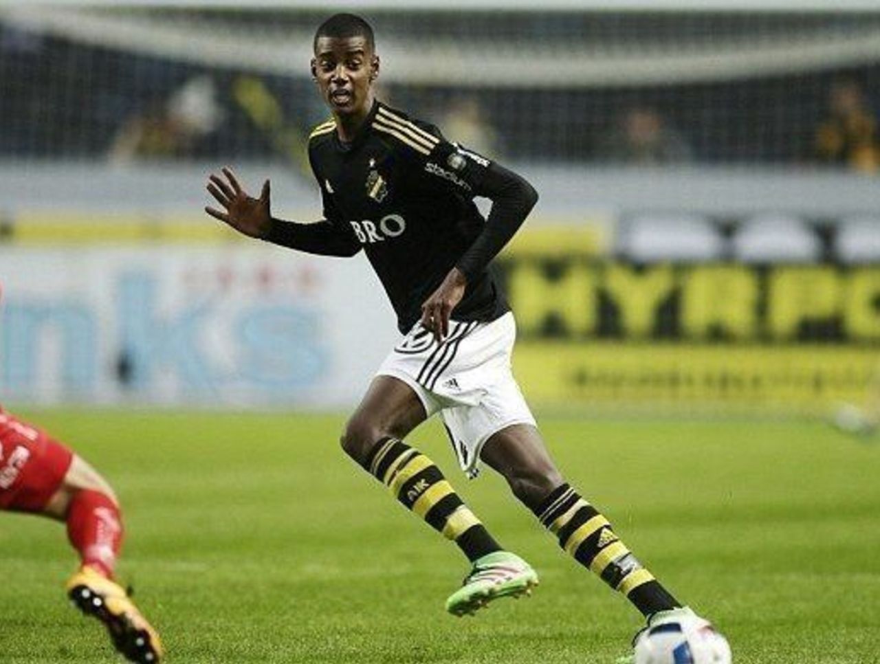 Report Juventus Leading Psg In Alexander Isak Chase Thescore Com