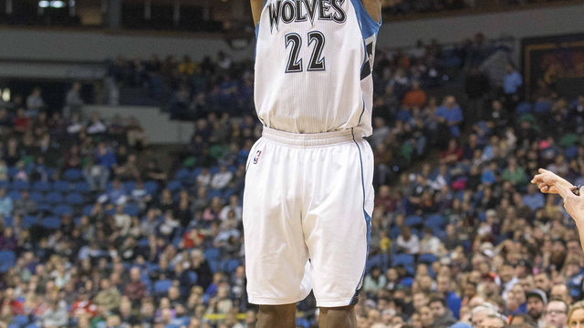 Watch: Wiggins caps off 20-point quarter with buzzer-beating trey