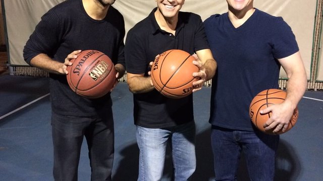 Tony Parker hoops with George Clooney, Matt Damon