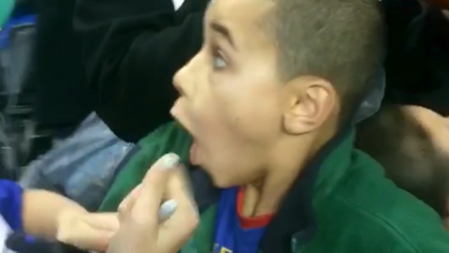 Young fan left speechless after Curry autograph