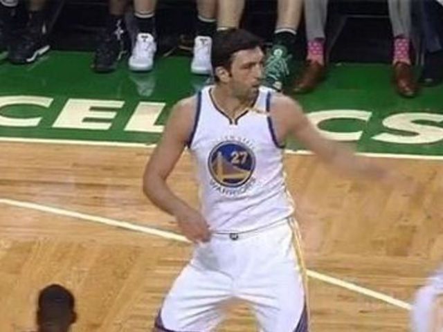 Warriors' Pachulia breaks out bizarre dance