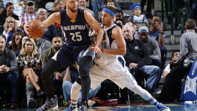 Watch: Parsons games Cuban during Grizzlies' win over Mavs