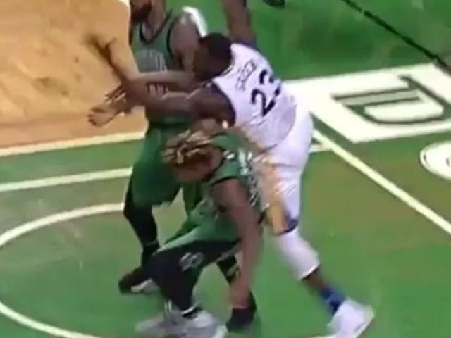 Draymond can't control himself in latest kicking episode