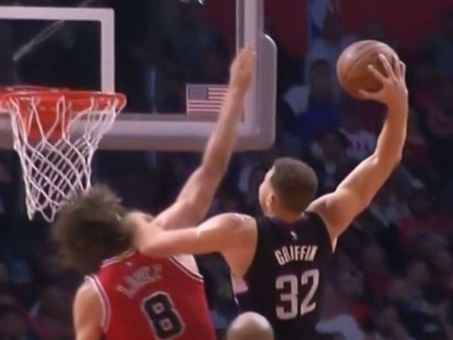 Blake Griffin throws down ridiculous flush over Robin Lopez