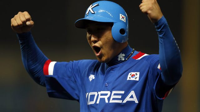 Report: Twins have checked in on Jae-gyun Hwang