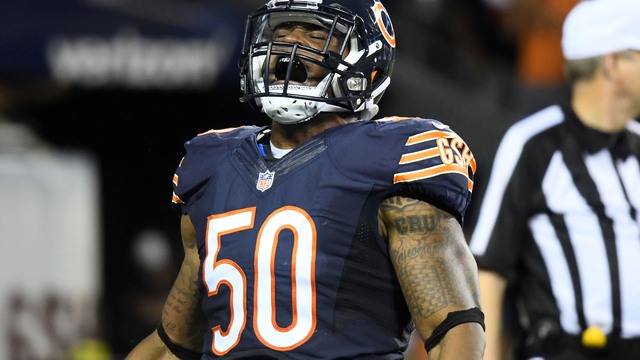 Bears' Freeman uses Heimlich to save stranger's life at airport