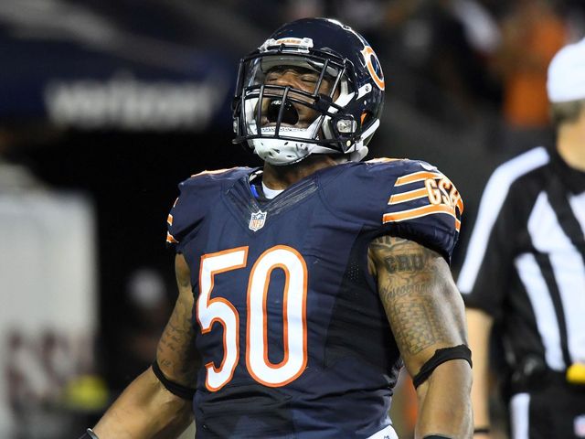 Bears' Freeman uses Heimlich to save stranger's life at airport