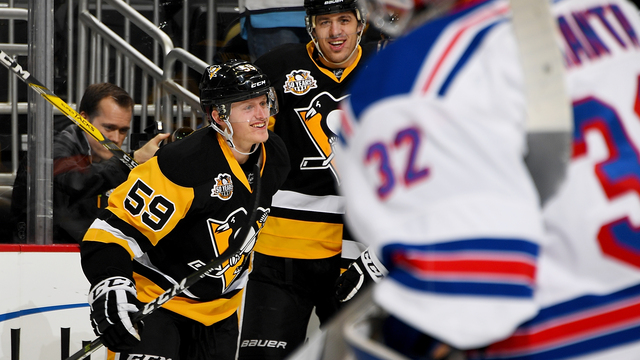 Watch: Penguins' Guentzel nets 1st career goal on 1st shot