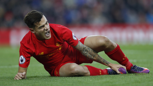Liverpool's Coutinho stretchered off with apparent foot injury