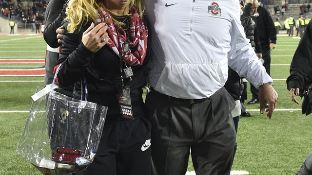 Watch: Meyer's wife calls during presser to throw shade at Harbaugh