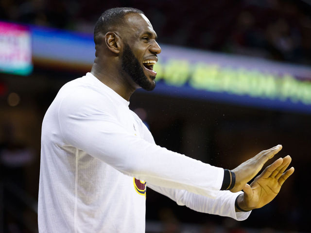 LeBron drills 1,000th 3-pointer as a Cavalier vs. Sixers