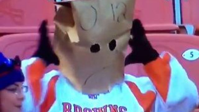 Bag-wearing Browns fan mistakenly reveals identity