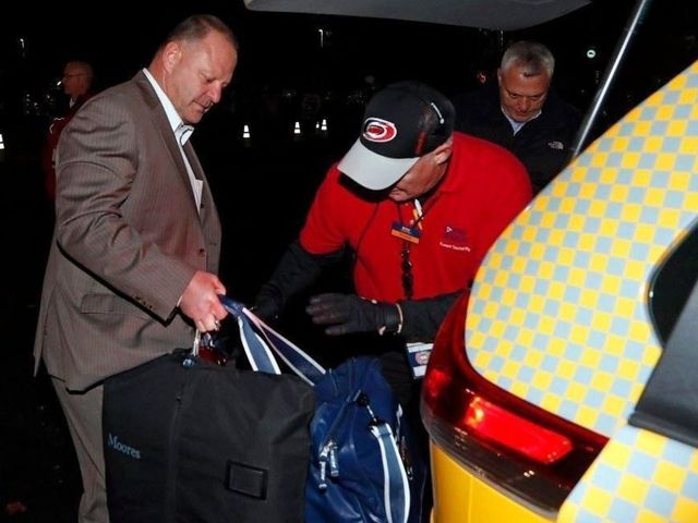Look: Gallant awaits cab after being fired by Panthers