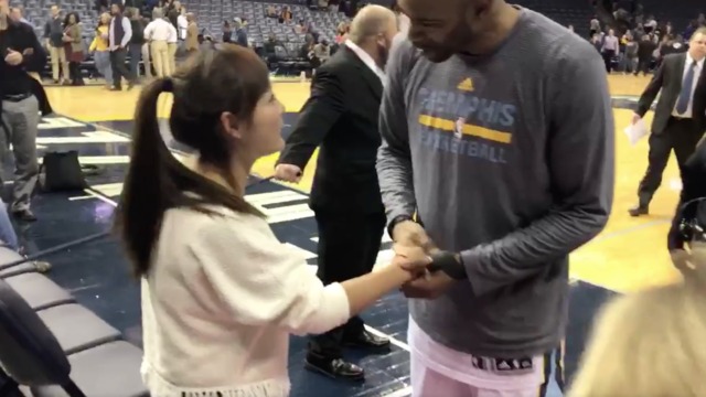 Fan travels from China to see Vince Carter