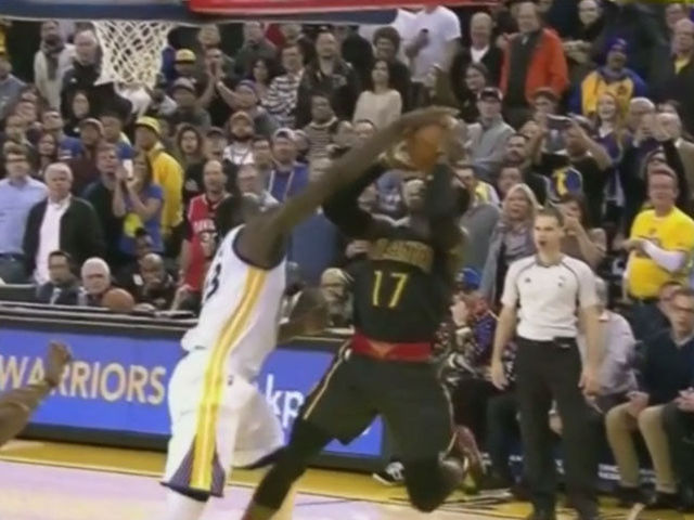 Watch: Draymond stuffs 2 Hawks in final minute