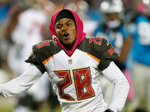 Video shows Buccaneers' Hargreaves smoking unknown substance