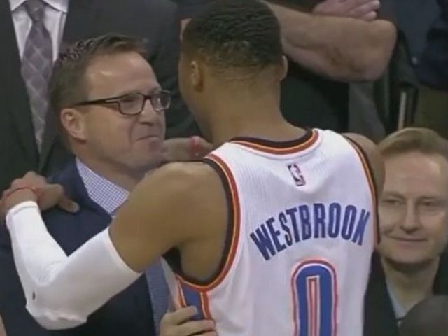 Westbrook embraces former coach Brooks before Wizards-Thunder game