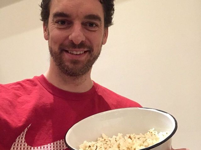 Pau gets popcorn out for Grizzlies-Lakers