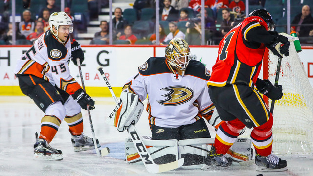 Carlyle: Gibson unable to relieve Bernier vs. Flames due to diarrhea