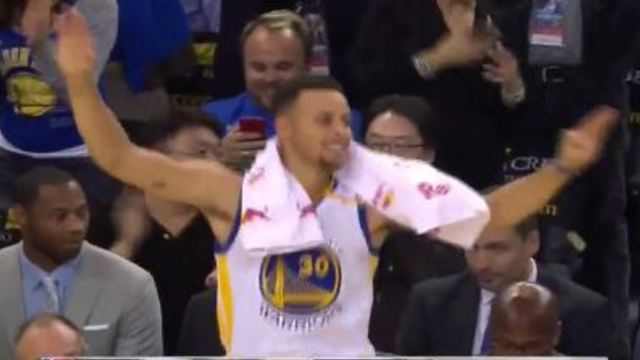 Thompson's teammates lose it over Klay's 40-point 1st half