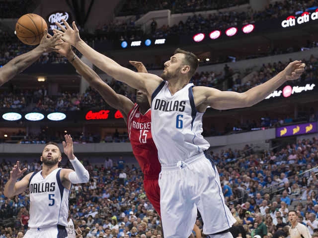 Report: Bogut to miss 2 weeks with knee bruise