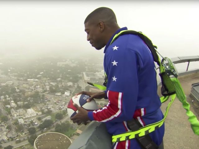 Harlem Globetrotter makes 583-foot shot from top of tower