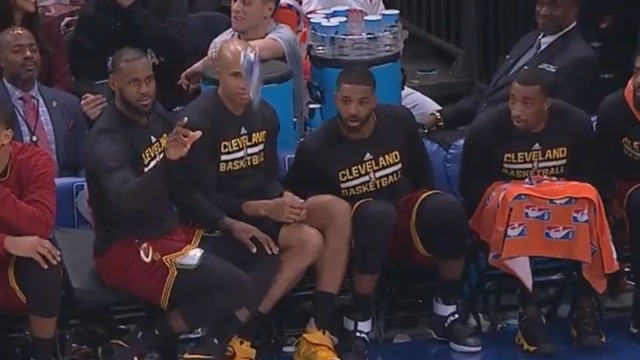 Cavs perform water bottle flip challenge during blowout of Knicks