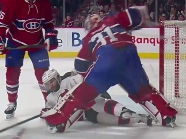 Watch: Carey Price throws repeated punches after Palmieri crashes the net