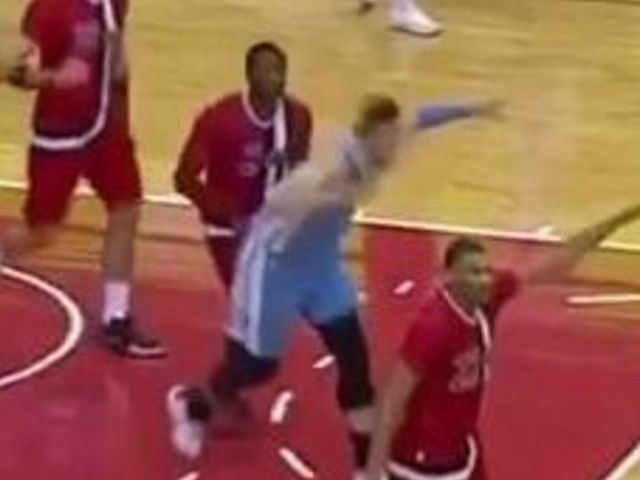 John Wall retaliates to bump by shoving Nurkic in back