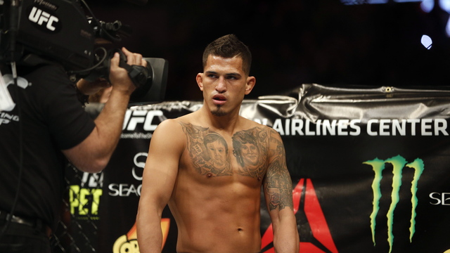 Pettis misses weight ahead of UFC 206 interim title fight vs. Holloway