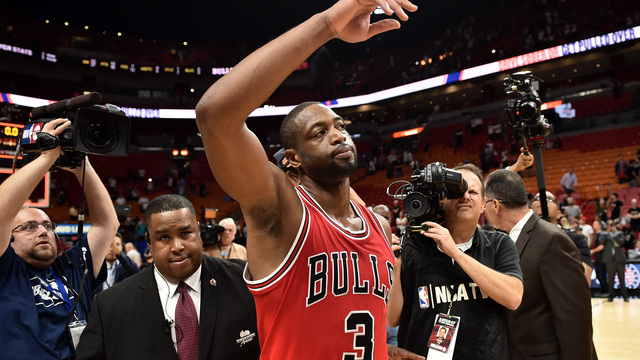 Watch: Wade ejected for berating official vs. Wolves