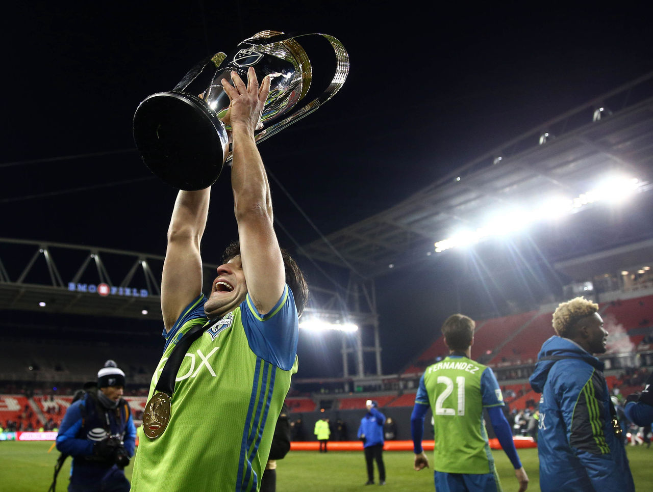 Russell Wilson, Seahawks celebrate Sounders' MLS Cup victory