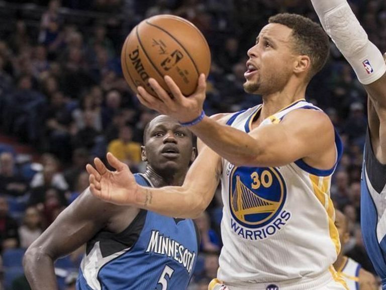 Watch: Timberwolves' Dieng shuts down Curry | theScore.com