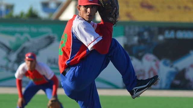Astros' Cuban prospect Perez feels 'abused' by signing process