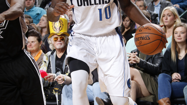 Watch: Mavs rookie 'wedgies' Mudiay's layup against the rim