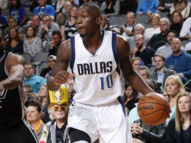 Watch: Mavs rookie 'wedgies' Mudiay's layup against the rim