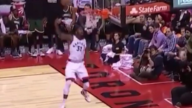 Raptors' Ross bricks epic windmill dunk attempt