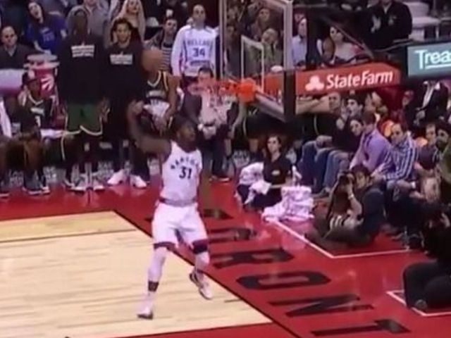 Raptors' Ross bricks epic windmill dunk attempt