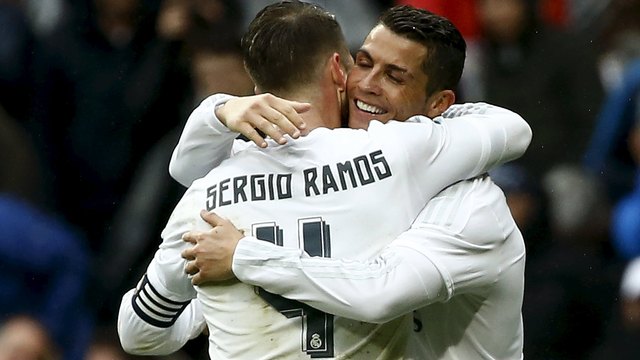 Look: Ramos presents Ronaldo with Ballon d'Or cake