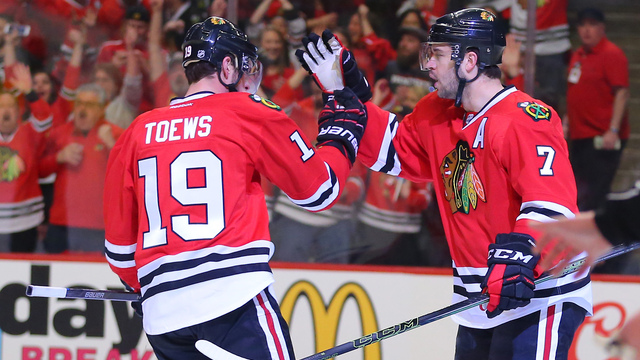 Toews' 4-point outburst leads Blackhawks over Canucks