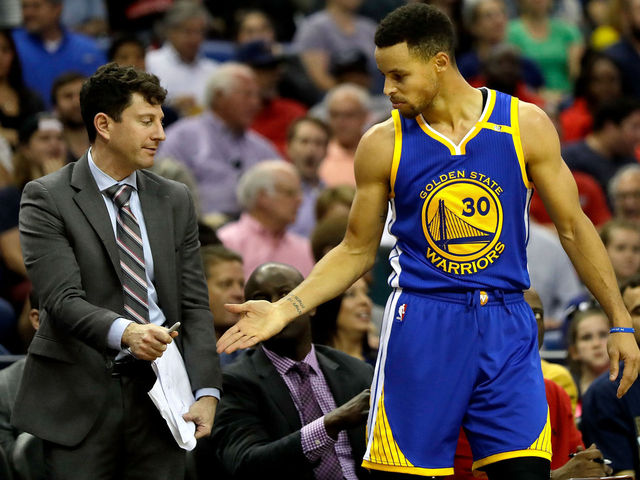 Davis: Pelicans gave assistant hell for high-fiving Curry