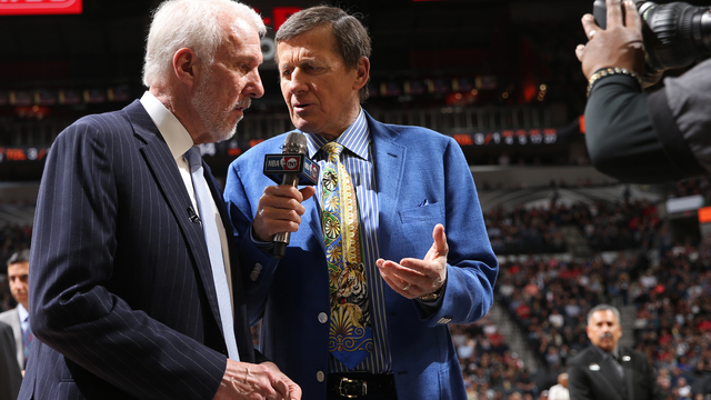 Watch: Pop gives heartfelt pregame tribute to Sager