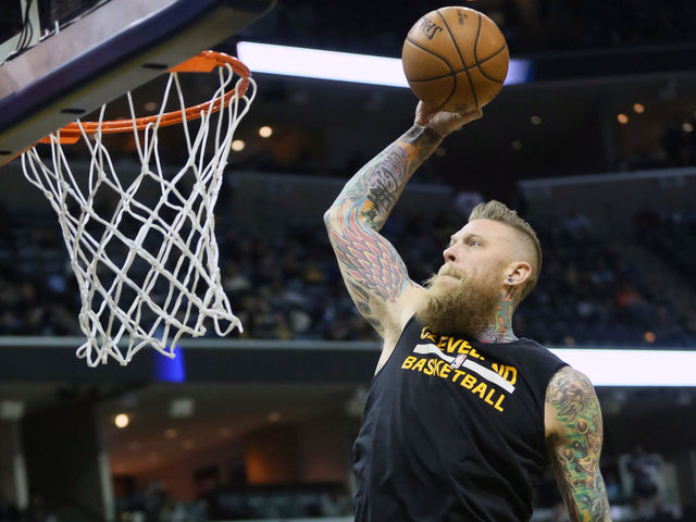 Cavaliers' Andersen tears ACL, requires season-ending surgery
