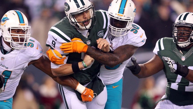 Petty leaves game after getting decked by Suh, Wake