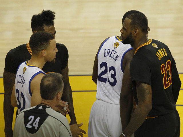 Warriors, Cavaliers remain NBA title favorites